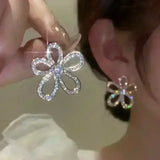 Pendientes de hojas doradas de cristal verde para mujer, accesorios diarios de individualidad, aniversario del Día de San Valentín, regalos de joyería de cumpleaños