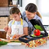 Cortador de verduras 12 en 1 con cuchillas intercambiables. Diseño ergonómico con contenedor y accesorios para cortar, rallar y rebanar fácilmente.