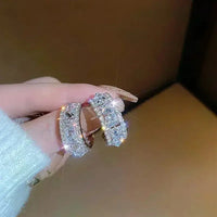 Pendientes de hojas doradas de cristal verde para mujer, accesorios diarios de individualidad, aniversario del Día de San Valentín, regalos de joyería de cumpleaños