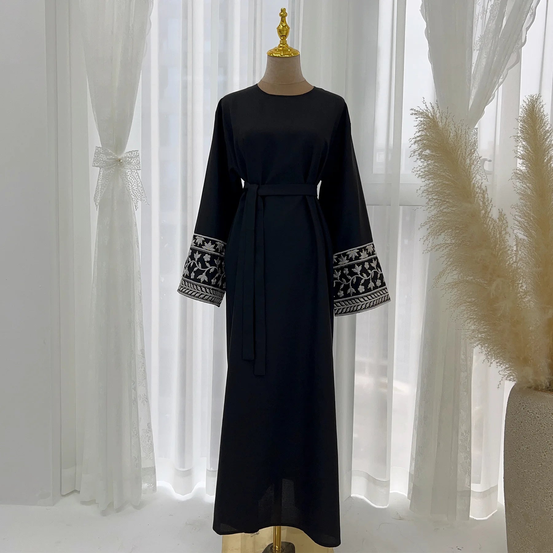 2024 New Embroidery Sleeve Dubai Abaya Middle East Türkiye Elegant Dress Party Gown Eid Ramadan Islam Women Muslim Clothing