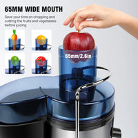 Extractor de jugos de 1000W con boca ancha de 65mm para frutas y verduras enteras. Diseño de acero inoxidable con capacidad de 500ML.